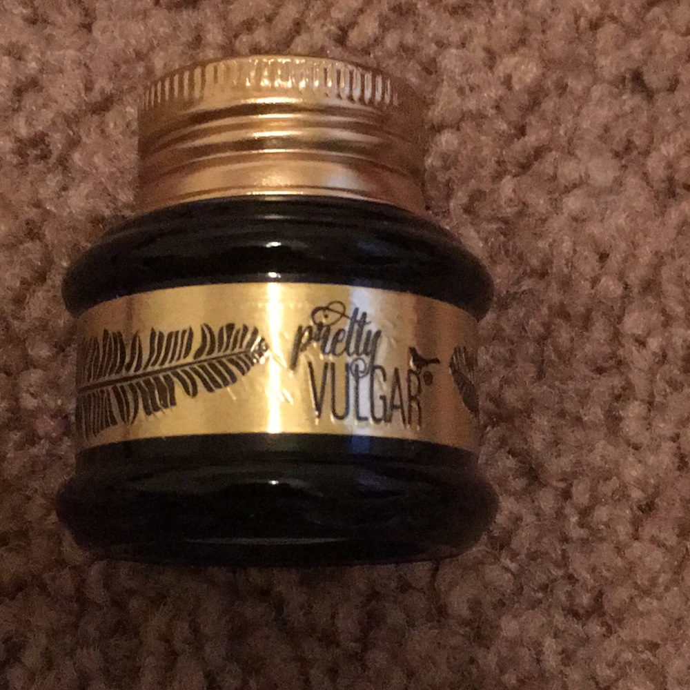 Pretty vulgar gel eyeliner